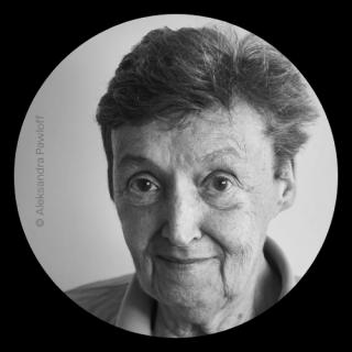 Christine Nöstlinger. Link zu unserem Onlineschaufenster 90. Geburtstag Christine Nöstlinger.